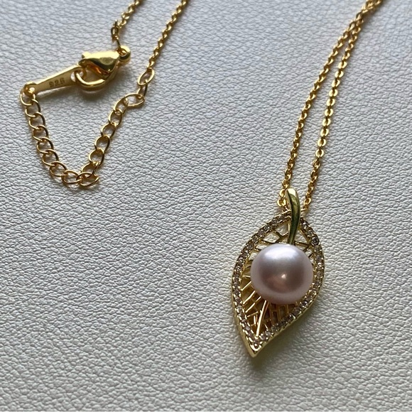 Gold and freshwater Pearl Pendant Necklace - Picture 2 of 2
